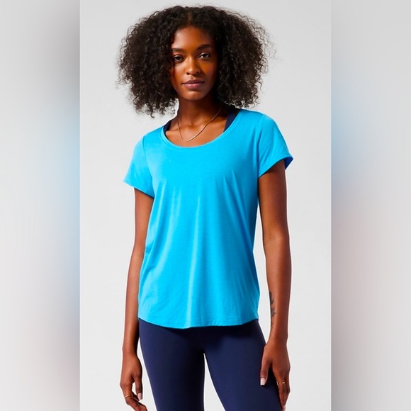 Athleta Stratus II Tee Reef Green Blue Size Medium Women’s - Picture 1 of 11